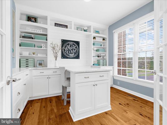 Home Office, Interior, Recessed Lighting, Wood Texture Flooring
