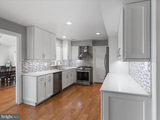 Dining room, Interior, Kitchen, Recessed Lighting, Stainless Steel Appliances, Wood Texture Flooring