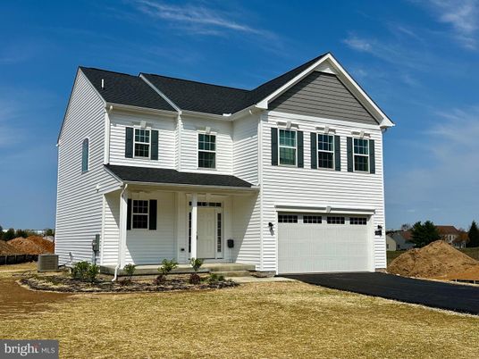 Attached, Exterior, Facade, Farmhouse
