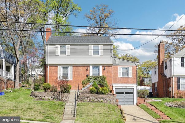 Attached, Exterior, Facade, Brick Facade, American Foursquare