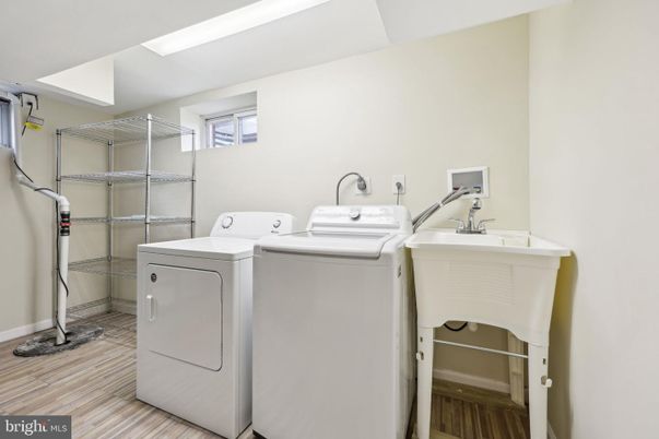 Interior, Washer, Wood Texture Flooring