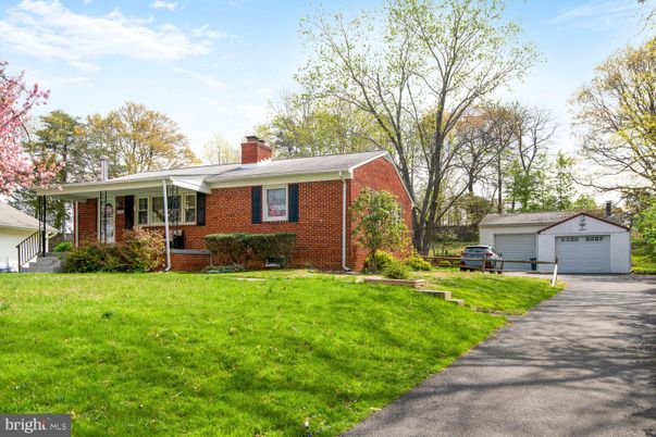 Detached Garage, Exterior, Facade, Brick Facade, Cape Cod