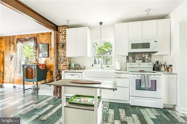 Interior, Kitchen, Pendant Lights, Wood Texture Flooring