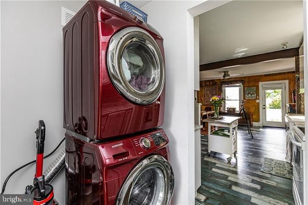 Interior, Washer, Wood Texture Flooring
