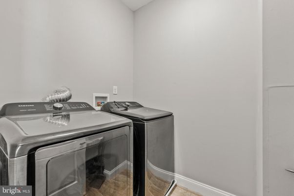 Interior, Washer, Wood Texture Flooring