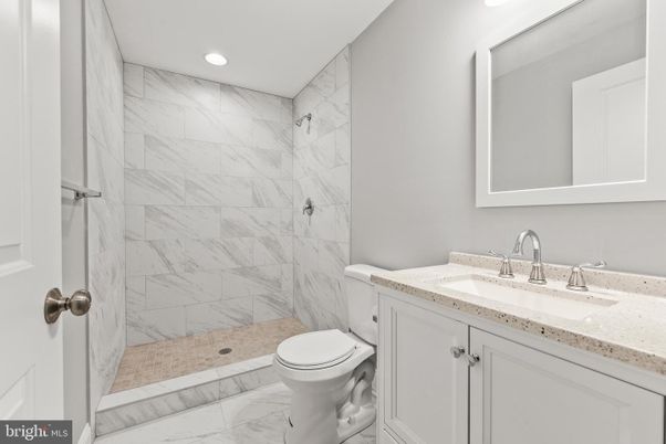 Bathroom, Interior, Marble, Marble Walls, Recessed Lighting