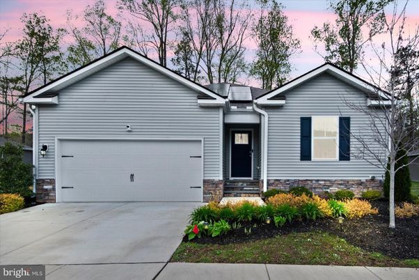 Attached, Exterior, Facade, American Craftsman