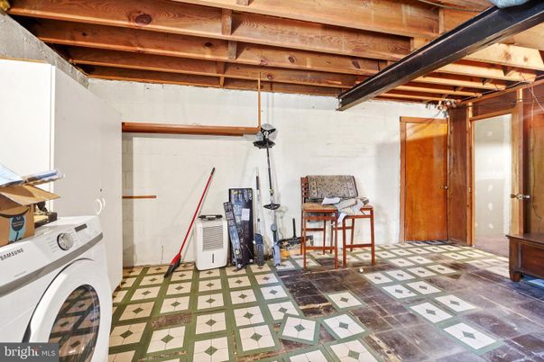 Interior, Washer, Wooden Beams