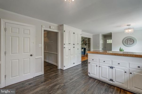 Chandelier, Interior, Wood Texture Flooring