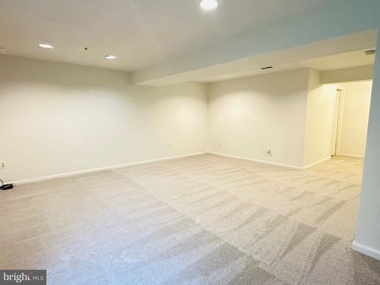 Empty room, Interior, Recessed Lighting