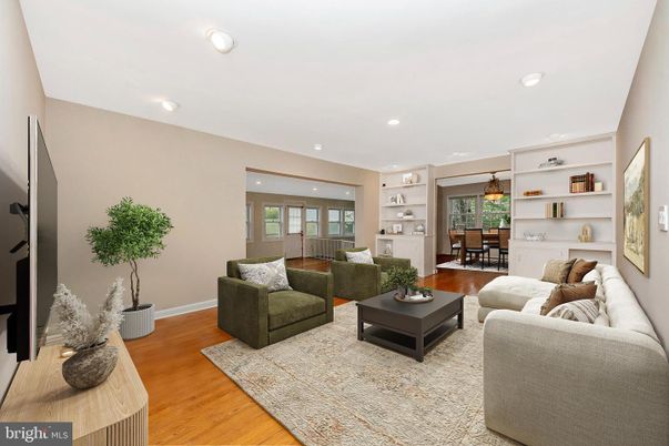 Dining room, Interior, Living room, Recessed Lighting, Wood Texture Flooring