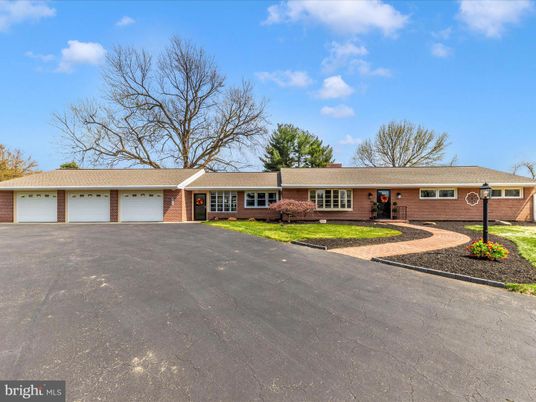 Attached, Exterior, Facade, Brick Facade, Ranch