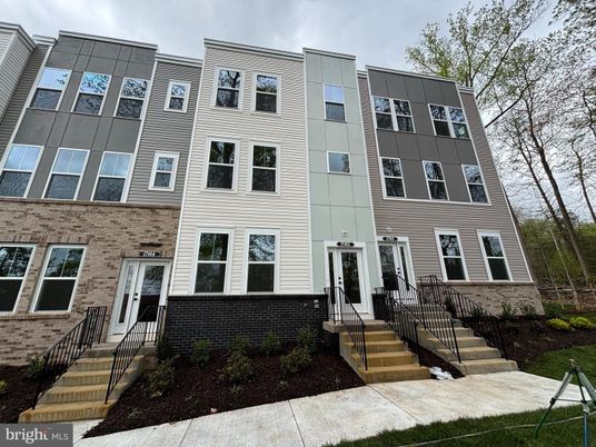 Exterior, Facade, Brick Facade, Rowhouse
