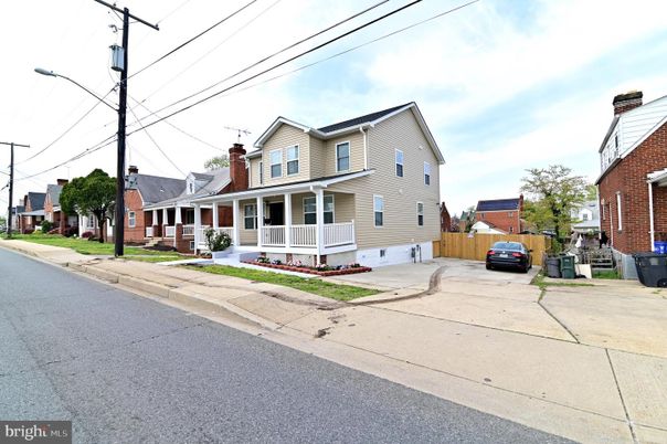 Exterior, Facade, Brick Facade, Queen Anne Victorian