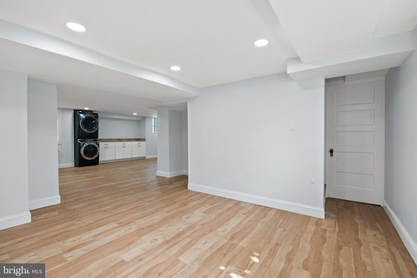 Empty room, Interior, Recessed Lighting, Washer, Wood Texture Flooring