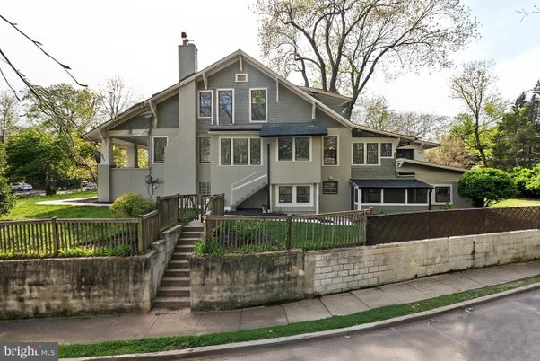Exterior, Facade, Queen Anne Victorian