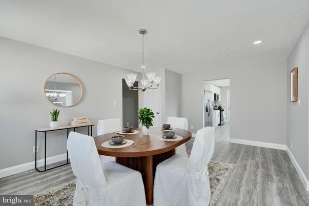 Chandelier, Dining room, Interior, Recessed Lighting, Wood Texture Flooring