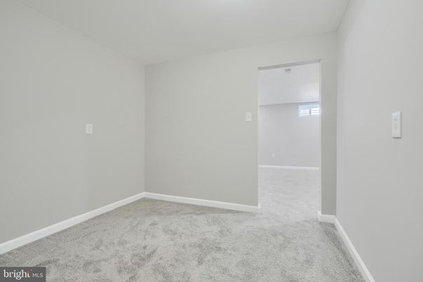 Empty room, Interior