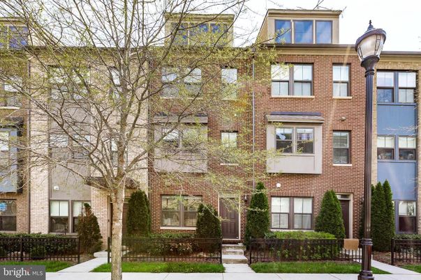 Exterior, Facade, Brick Facade, Rowhouse