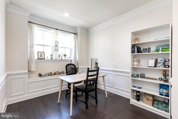 Home Office, Interior, Recessed Lighting, Wood Texture Flooring