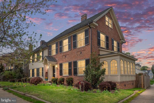 Exterior, Facade, Brick Facade, Georgian