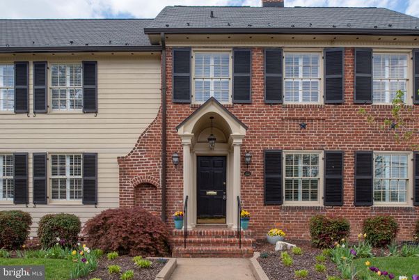 Exterior, Facade, Brick Facade, Georgian