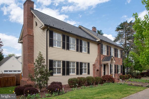 Detached Garage, Exterior, Facade, Brick Facade, Georgian