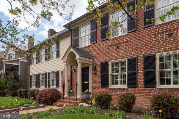 Exterior, Facade, Brick Facade, Georgian