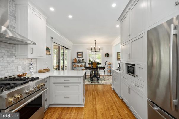 Chandelier, Dining room, Interior, Kitchen, Pendant Lights, Recessed Lighting, Stainless Steel Appliances, Wood Texture Flooring
