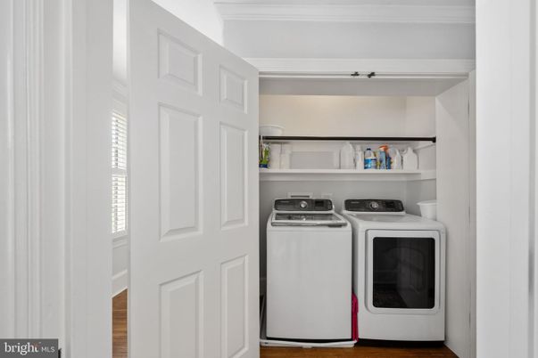 Interior, Utility Closets, Washer, Wood Texture Flooring