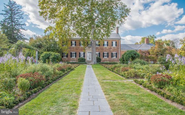 Backyard, Exterior, Facade, Brick Facade, Georgian