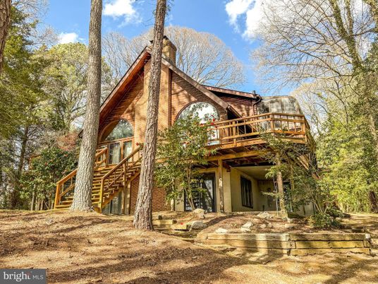 Exterior, Facade, Log Home