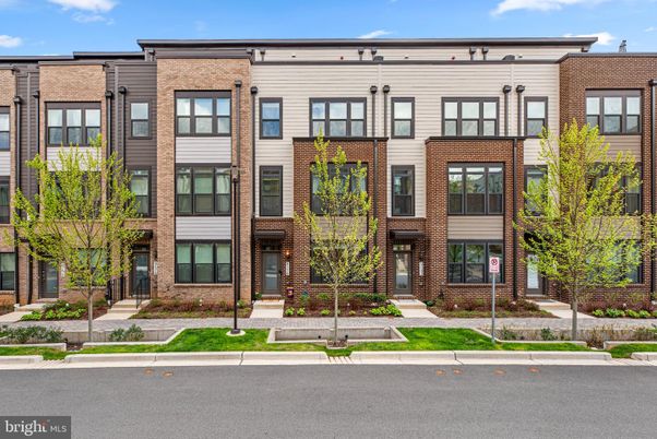 Exterior, Facade, Brick Facade, Rowhouse