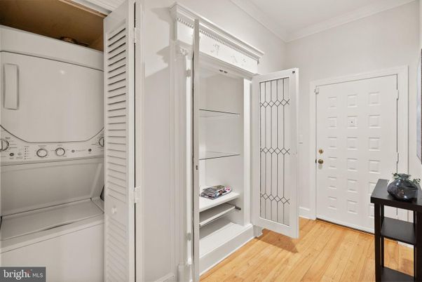 Interior, Utility Closets, Washer, Wood Texture Flooring