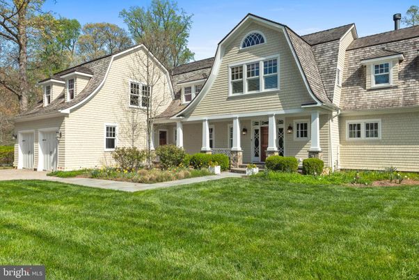 Attached, Exterior, Facade, Farmhouse