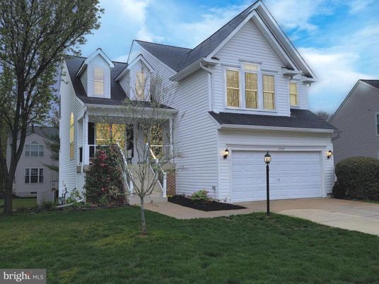 Attached, Exterior, Facade, Farmhouse