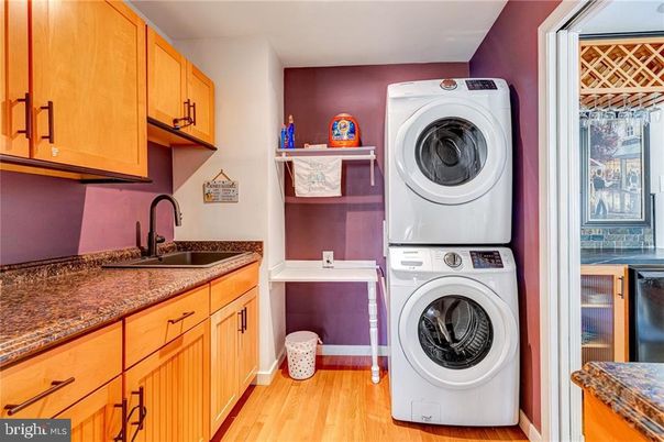 Interior, Utility Closets, Washer, Wood Texture Flooring