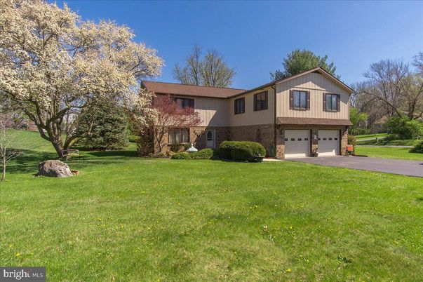 Attached, Backyard, Exterior, Facade, Brick Facade, Split Level