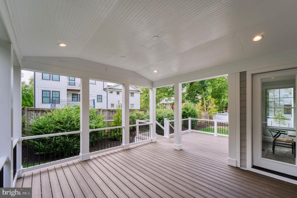Interior, Recessed Lighting, Sun Room, Wood Texture Flooring
