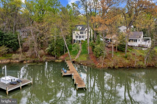 Exterior, Lake