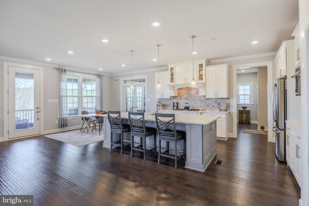Dining room, Interior, Kitchen, Pendant Lights, Recessed Lighting, Wood Texture Flooring