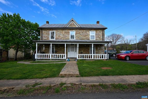 Exterior, Facade, Queen Anne Victorian