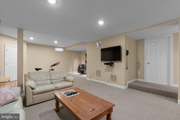 Fitness Equipment, Interior, Living room, Recessed Lighting