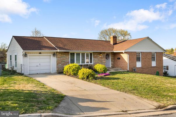 Attached, Exterior, Facade, Brick Facade, Cape Cod