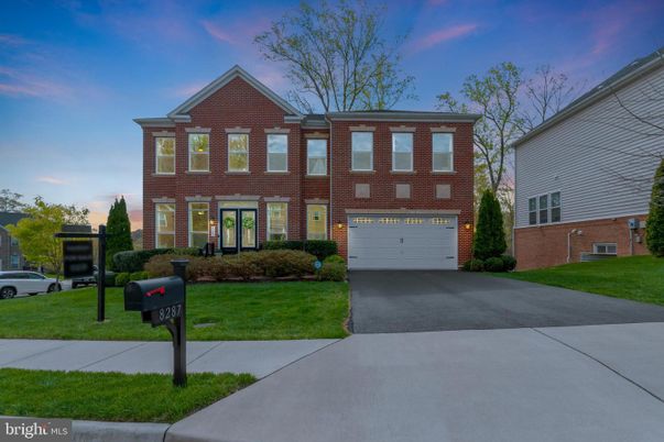 Attached, Exterior, Facade, Brick Facade, Georgian