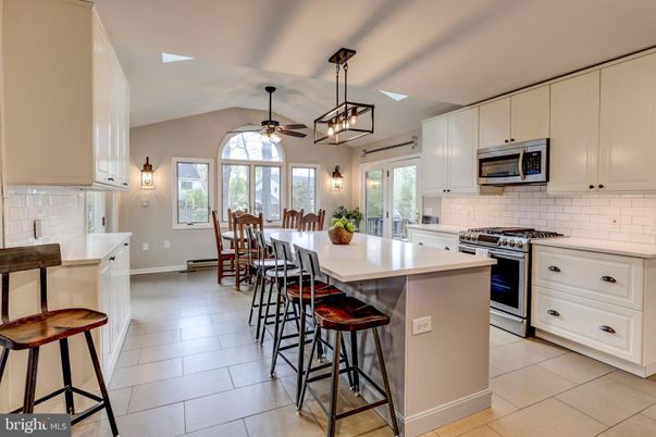 Dining room, Interior, Kitchen, Pendant Lights, Stainless Steel Appliances