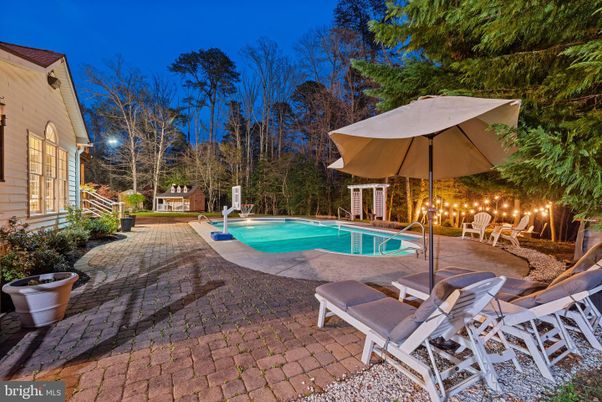 Exterior, Pool