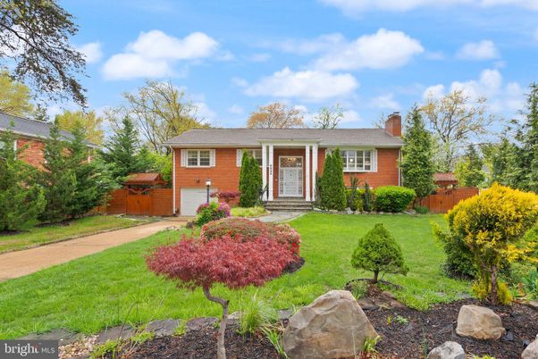 Attached, Exterior, Facade, Brick Facade, Cape Cod