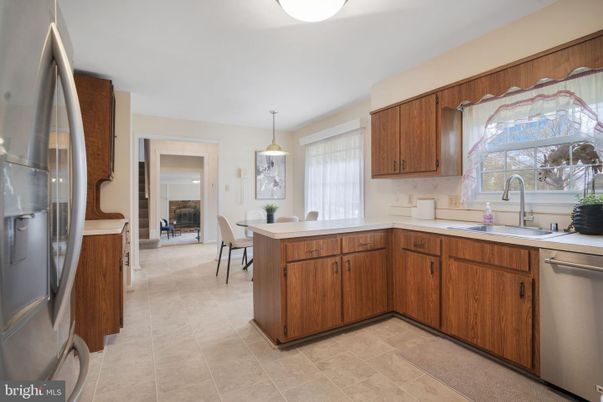 Dining room, Interior, Kitchen, Pendant Lights, Stainless Steel Appliances