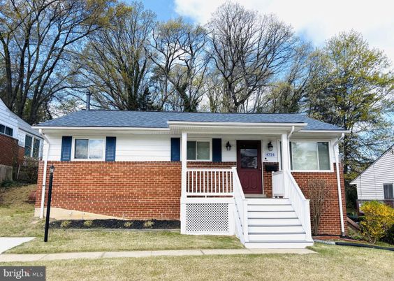 Exterior, Facade, Brick Facade, Split Level